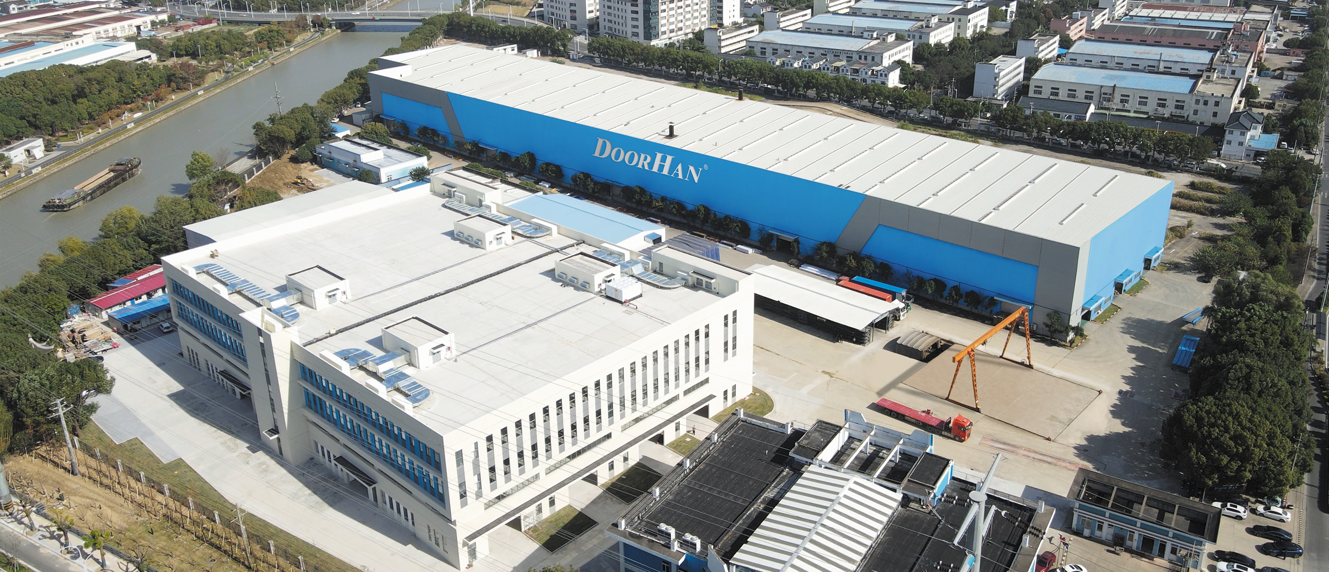 617,000 m² Space